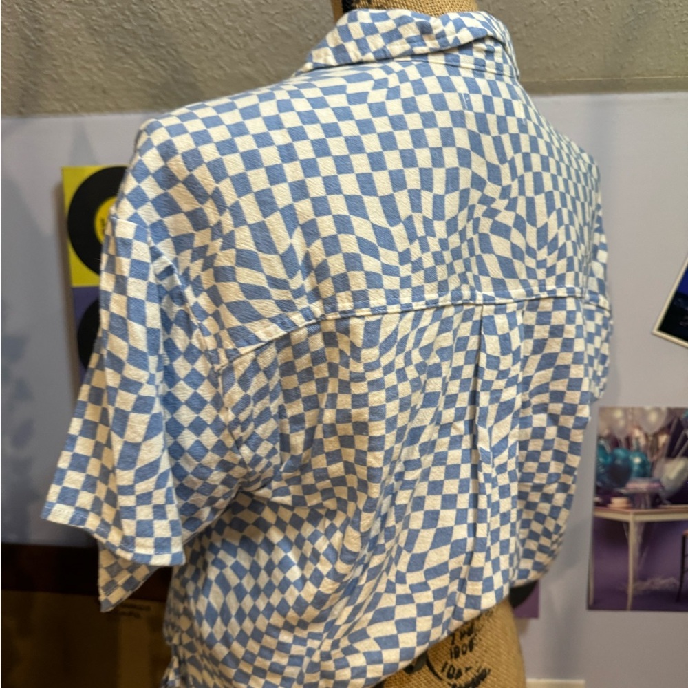 Button Up Top - Picture 3 of 4